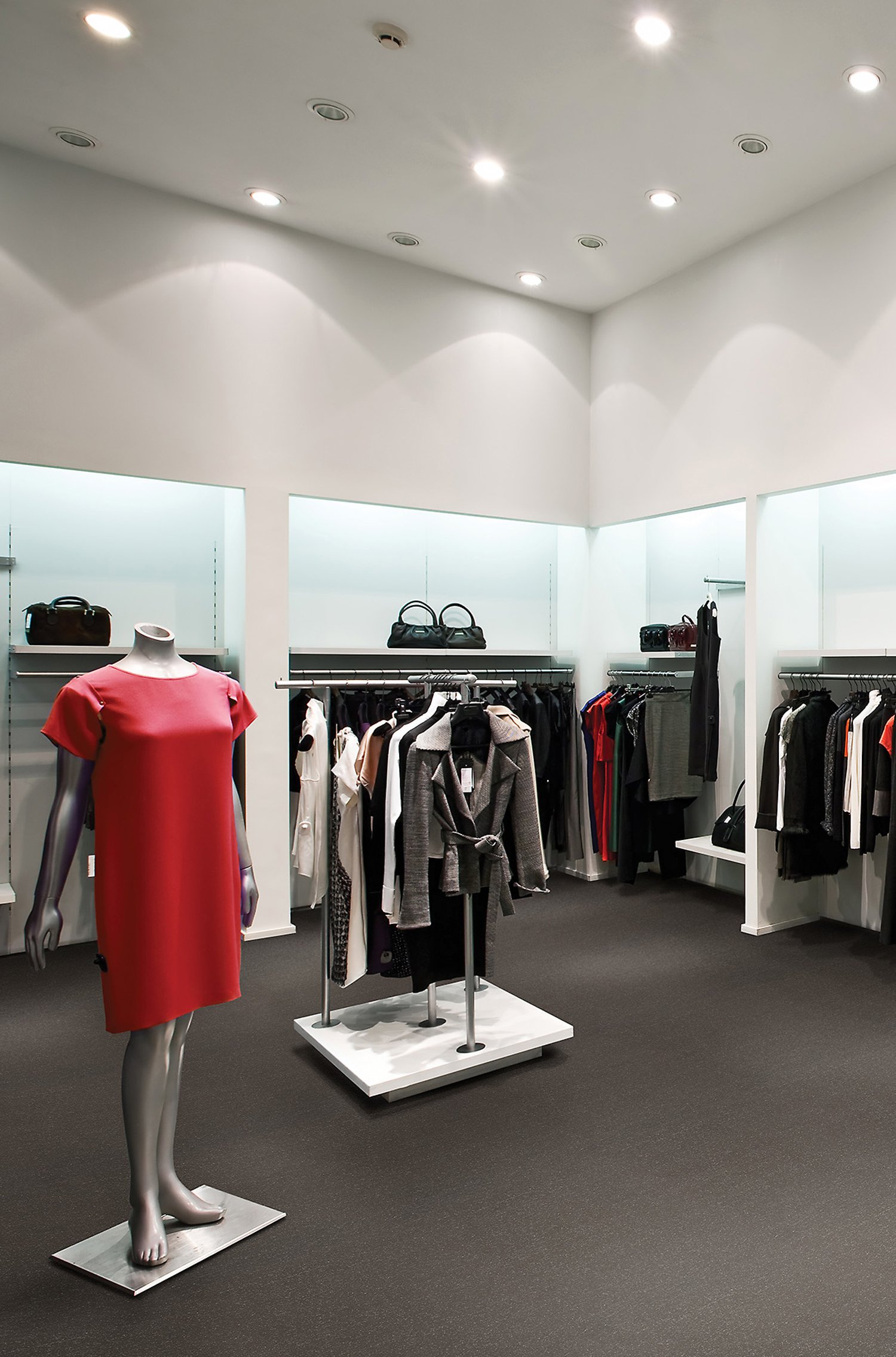 Hospitality & Retail